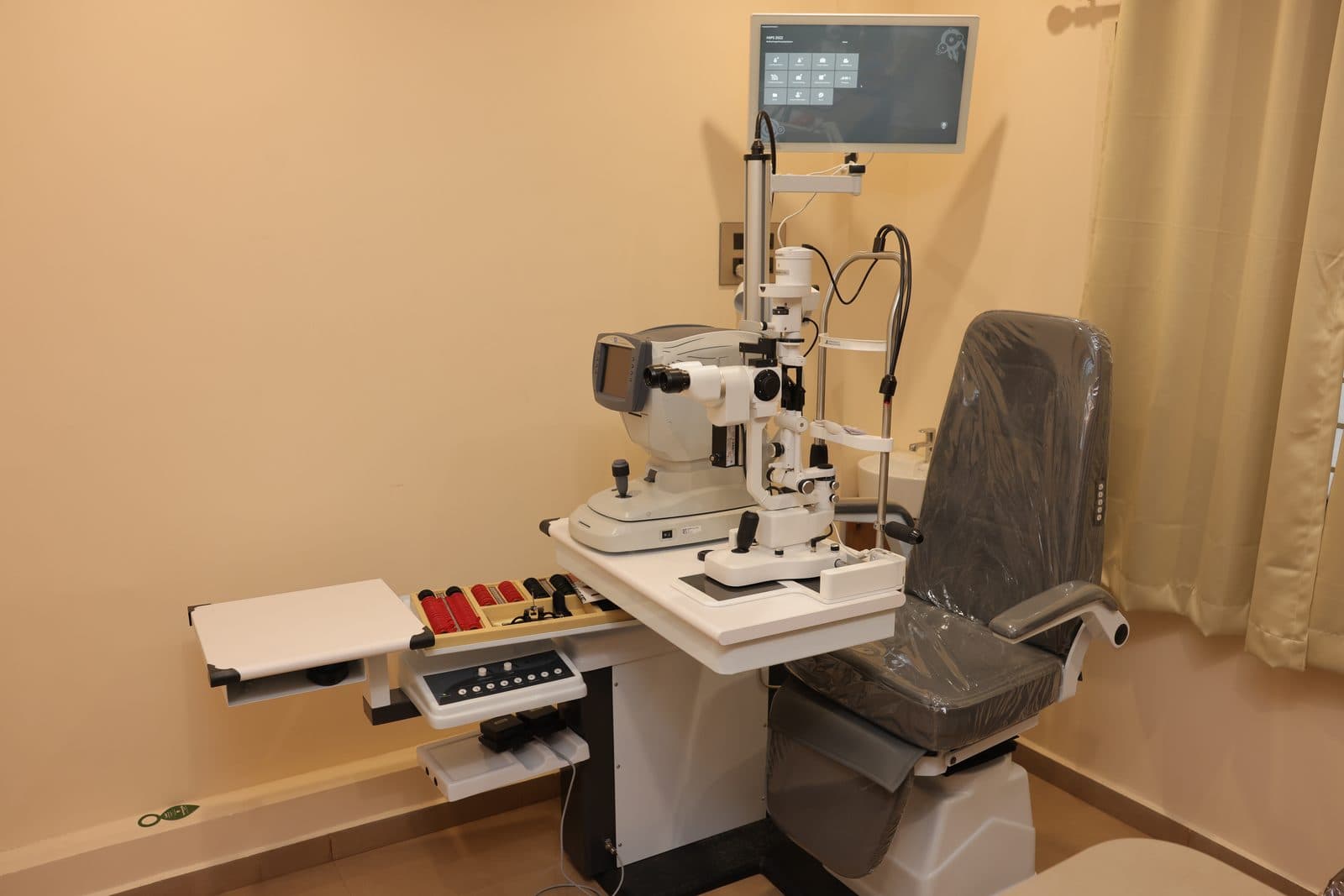 Advanced ophthalmic diagnostic equipment